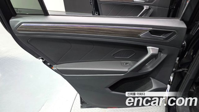 Volkswagen Tiguan Allspace 2.0 TSI Prestige 2023 — фото 25