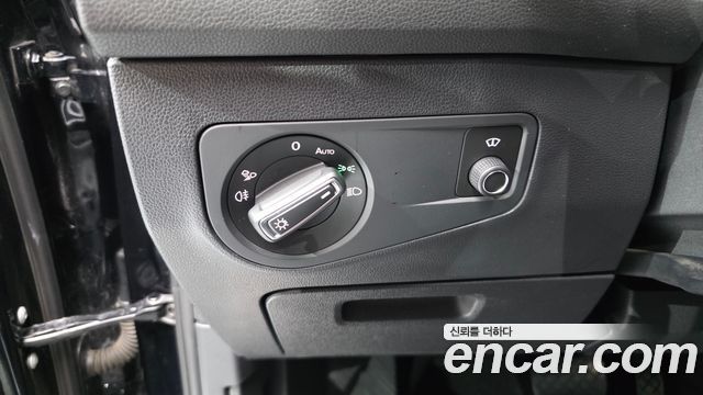 Volkswagen Tiguan Allspace 2.0 TSI Prestige 2023 — фото 28