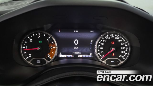 Jeep Renegade 2.0 Diesel Longitude AWD 2017 — фото 8