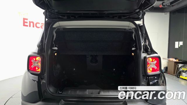 Jeep Renegade 2.0 Diesel Longitude AWD 2017 — фото 19