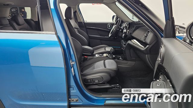 MINI Cooper Countryman Classic Plus Launch Pack 2nd Gen 2023 — фото 11