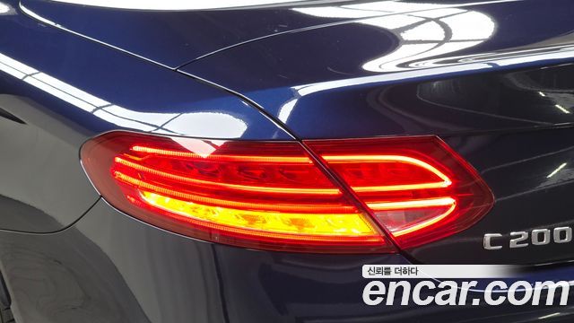 Mercedes-Benz C-Class (W205) C200 Cabriolet 2017 — фото 23