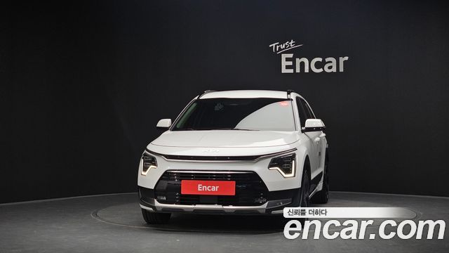 Kia Niro Prestige 2023 — фото 3