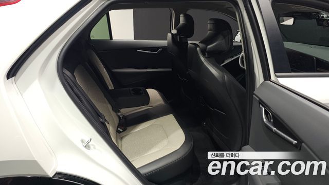 Kia Niro Prestige 2023 — фото 11