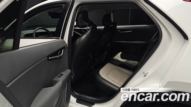 Kia Niro Prestige 2023 — фото 12