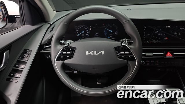 Kia Niro Prestige 2023 — фото 13