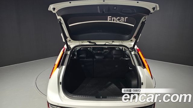 Kia Niro Prestige 2023 — фото 20