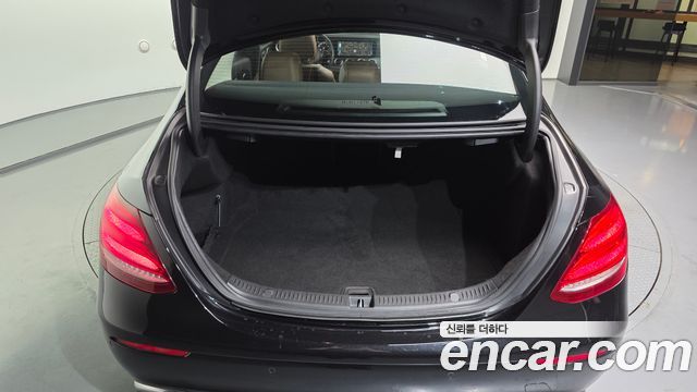 Mercedes-Benz E-Class (W213) E300 Avantgarde 2017 — фото 20