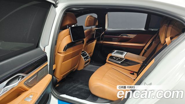 BMW 7 Series (G11) 740Li xDrive M Sport Package 2021 — фото 11