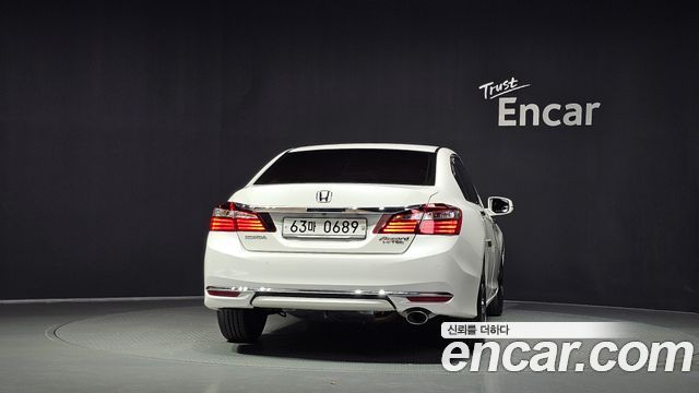 Honda Accord 2.4 9th 2016 — фото 4