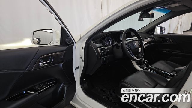 Honda Accord 2.4 9th 2016 — фото 10