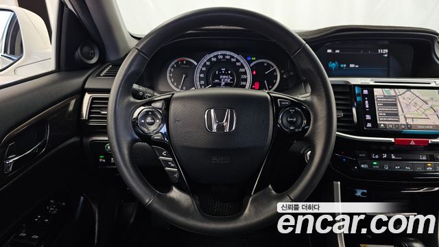 Honda Accord 2.4 9th 2016 — фото 13