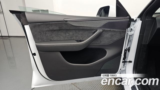 Tesla Model Y L Long Range AWD 2026 — фото 24