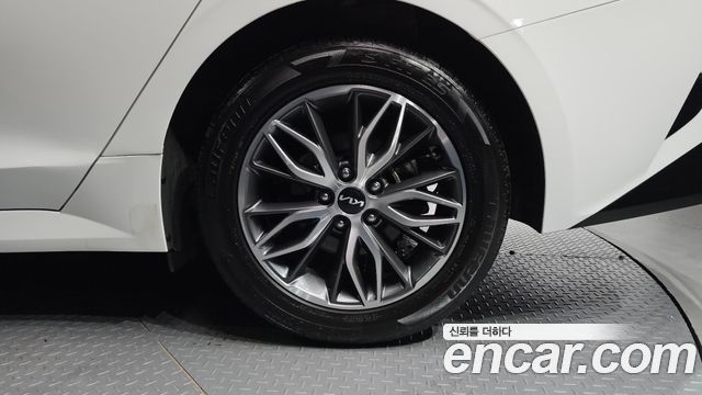 Kia K5 (III) 2.0 Trendy 2023 — фото 21
