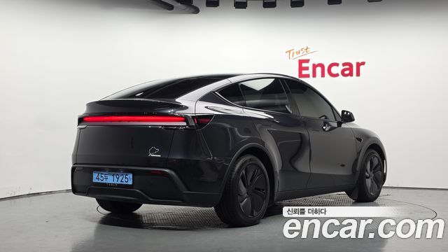 Tesla Model Y RWD 2025 — фото 2