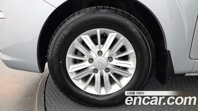 KG Mobility (SsangYong) Korando Turismo 2WD GT 11-seater 2014 — фото 5