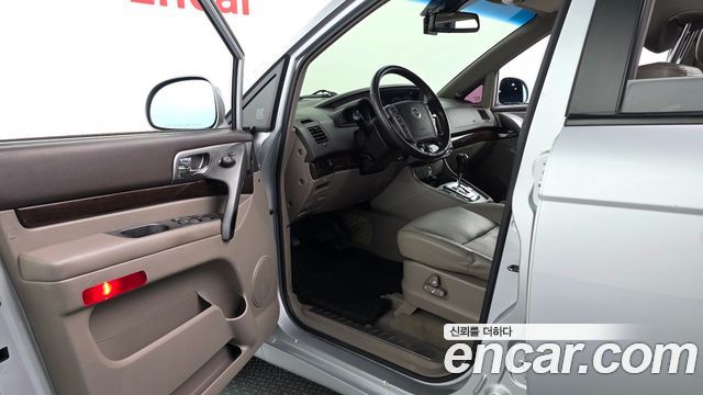 KG Mobility (SsangYong) Korando Turismo 2WD GT 11-seater 2014 — фото 10