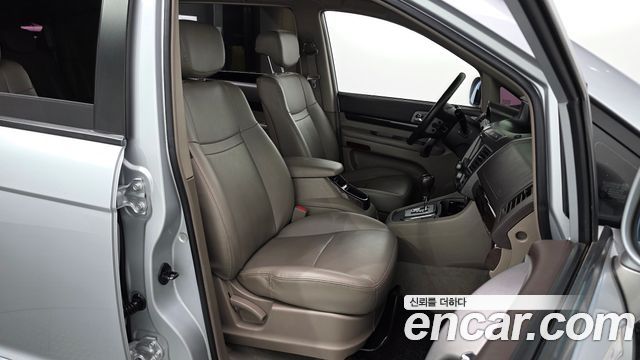 KG Mobility (SsangYong) Korando Turismo 2WD GT 11-seater 2014 — фото 11