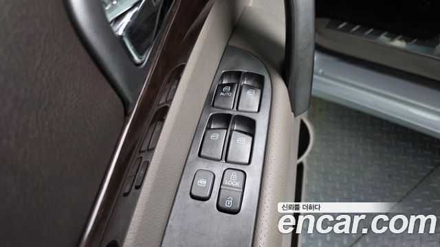 KG Mobility (SsangYong) Korando Turismo 2WD GT 11-seater 2014 — фото 18