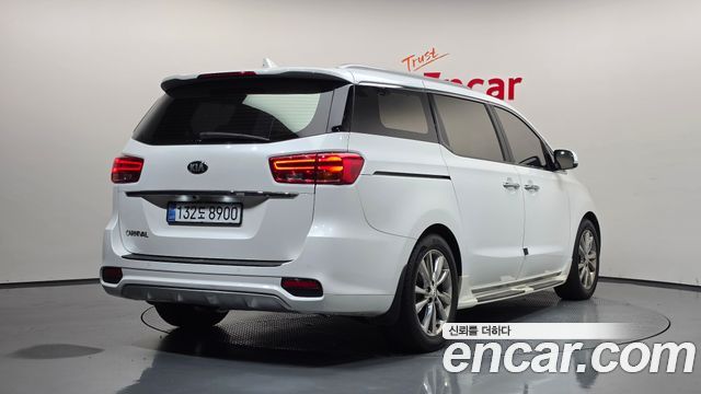 Kia Carnival 9-Seater Noblesse Special 2019 — фото 2