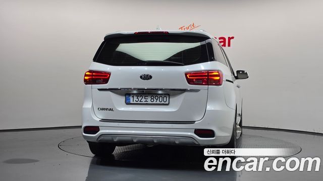 Kia Carnival 9-Seater Noblesse Special 2019 — фото 4