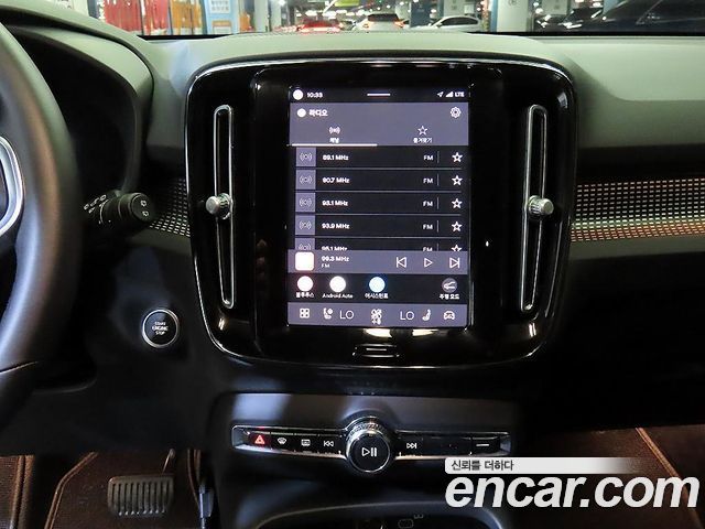 Volvo XC40 B4 Black Edition 2025 — фото 15