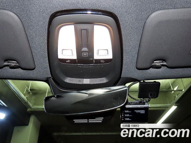 Volvo XC40 B4 Black Edition 2025 — фото 18