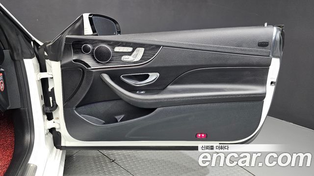 Mercedes-Benz E-Class (W213) E220d Cabriolet 2019 — фото 31