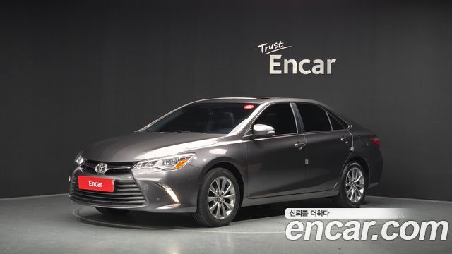 Toyota Camry 2.5 XLE 2016 — фото 1