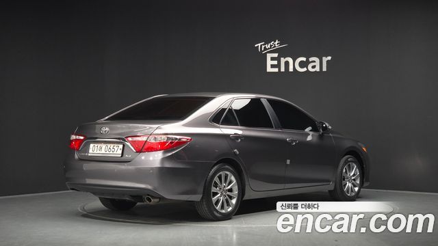 Toyota Camry 2.5 XLE 2016 — фото 2