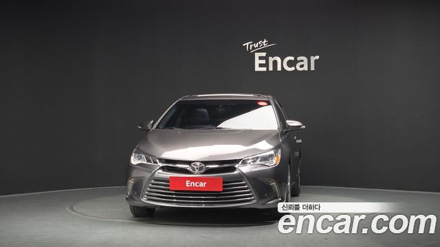 Toyota Camry 2.5 XLE 2016 — фото 3