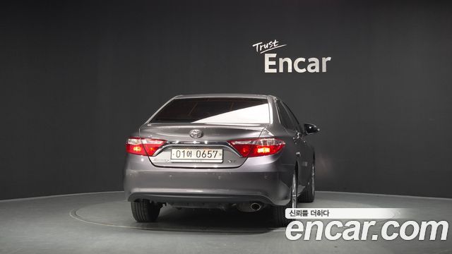 Toyota Camry 2.5 XLE 2016 — фото 4