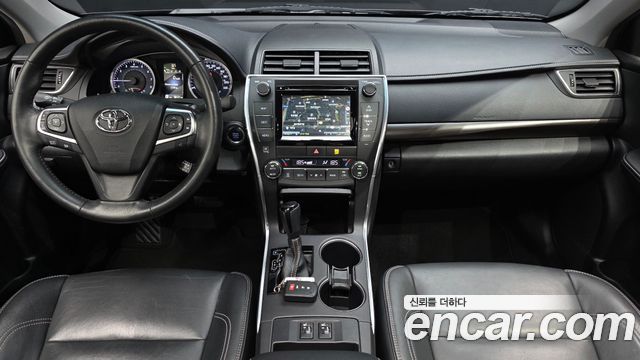 Toyota Camry 2.5 XLE 2016 — фото 7
