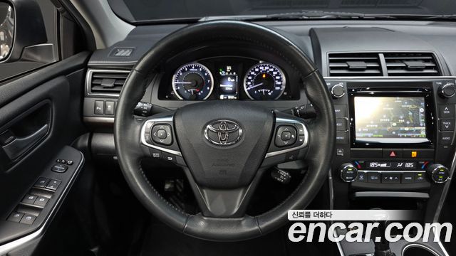 Toyota Camry 2.5 XLE 2016 — фото 14