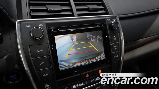 Toyota Camry 2.5 XLE 2016 — фото 16
