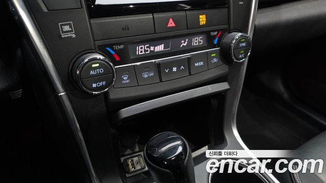Toyota Camry 2.5 XLE 2016 — фото 17