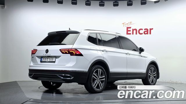 Volkswagen Tiguan Allspace 2.0 TSI Prestige 2023 — фото 2