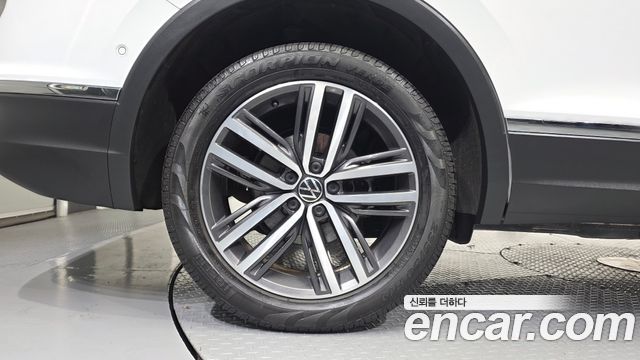 Volkswagen Tiguan Allspace 2.0 TSI Prestige 2023 — фото 5