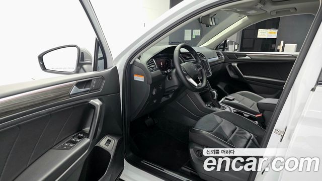 Volkswagen Tiguan Allspace 2.0 TSI Prestige 2023 — фото 10