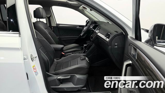 Volkswagen Tiguan Allspace 2.0 TSI Prestige 2023 — фото 15