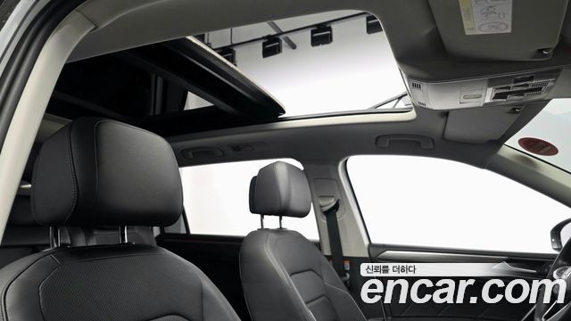 Volkswagen Tiguan Allspace 2.0 TSI Prestige 2023 — фото 24
