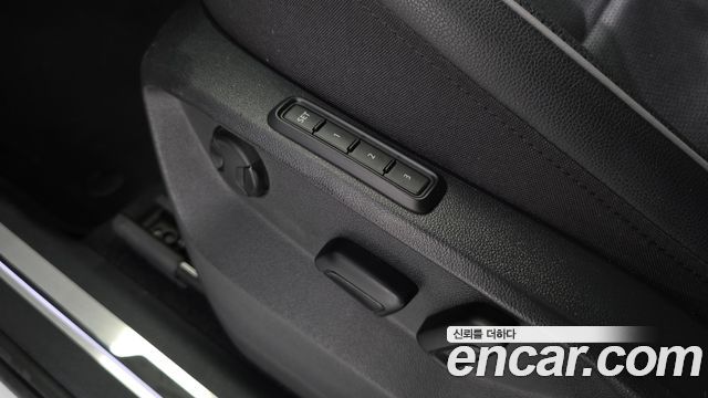 Volkswagen Tiguan Allspace 2.0 TSI Prestige 2023 — фото 37