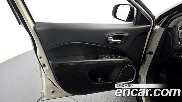 Jeep Compass (II) 2.4 Limitied AWD 2018 — фото 24