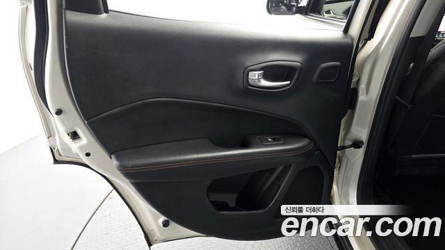 Jeep Compass (II) 2.4 Limitied AWD 2018 — фото 25