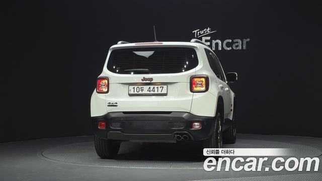 Jeep Renegade 2.0 Diesel 75th Special Edition AWD 2016 — фото 4