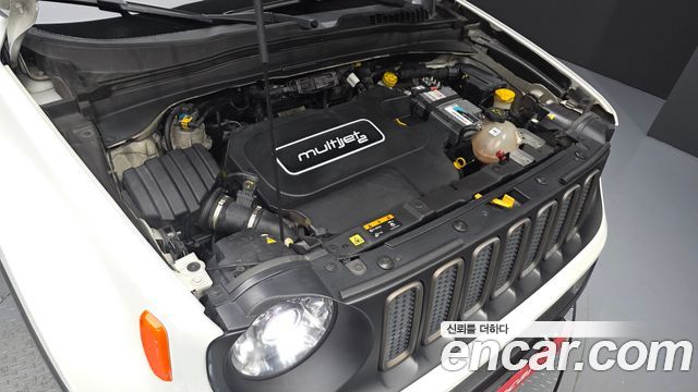 Jeep Renegade 2.0 Diesel 75th Special Edition AWD 2016 — фото 6