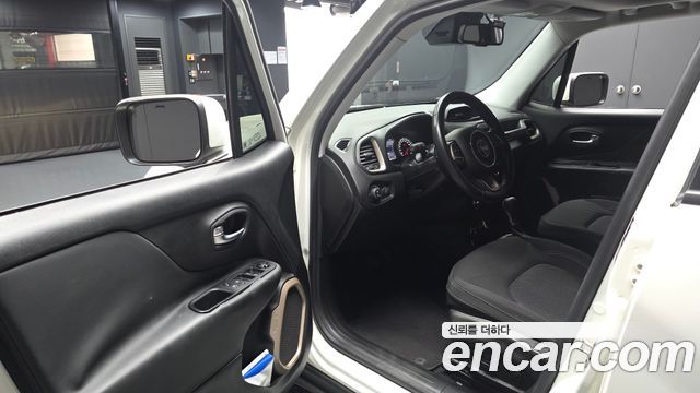 Jeep Renegade 2.0 Diesel 75th Special Edition AWD 2016 — фото 10