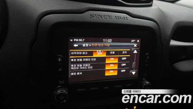 Jeep Renegade 2.0 Diesel 75th Special Edition AWD 2016 — фото 17