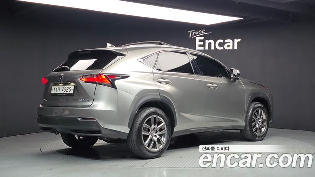 Lexus NX300h Supreme 2017 — фото 2