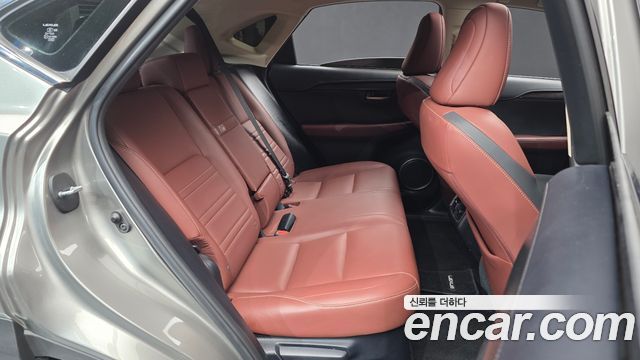 Lexus NX300h Supreme 2017 — фото 12